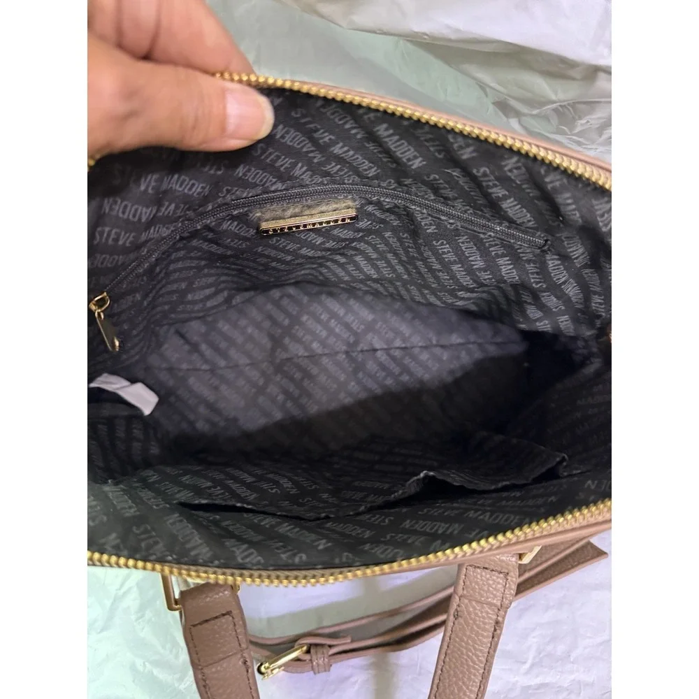 Steve Madden Beige Structured Satchel Handbag With Front Pocket & Gold Hardware - Picture 4 of 10